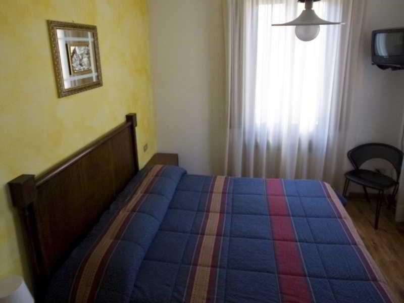 B&B Edelweiss Кастьоне-делла-Презолана Екстер'єр фото