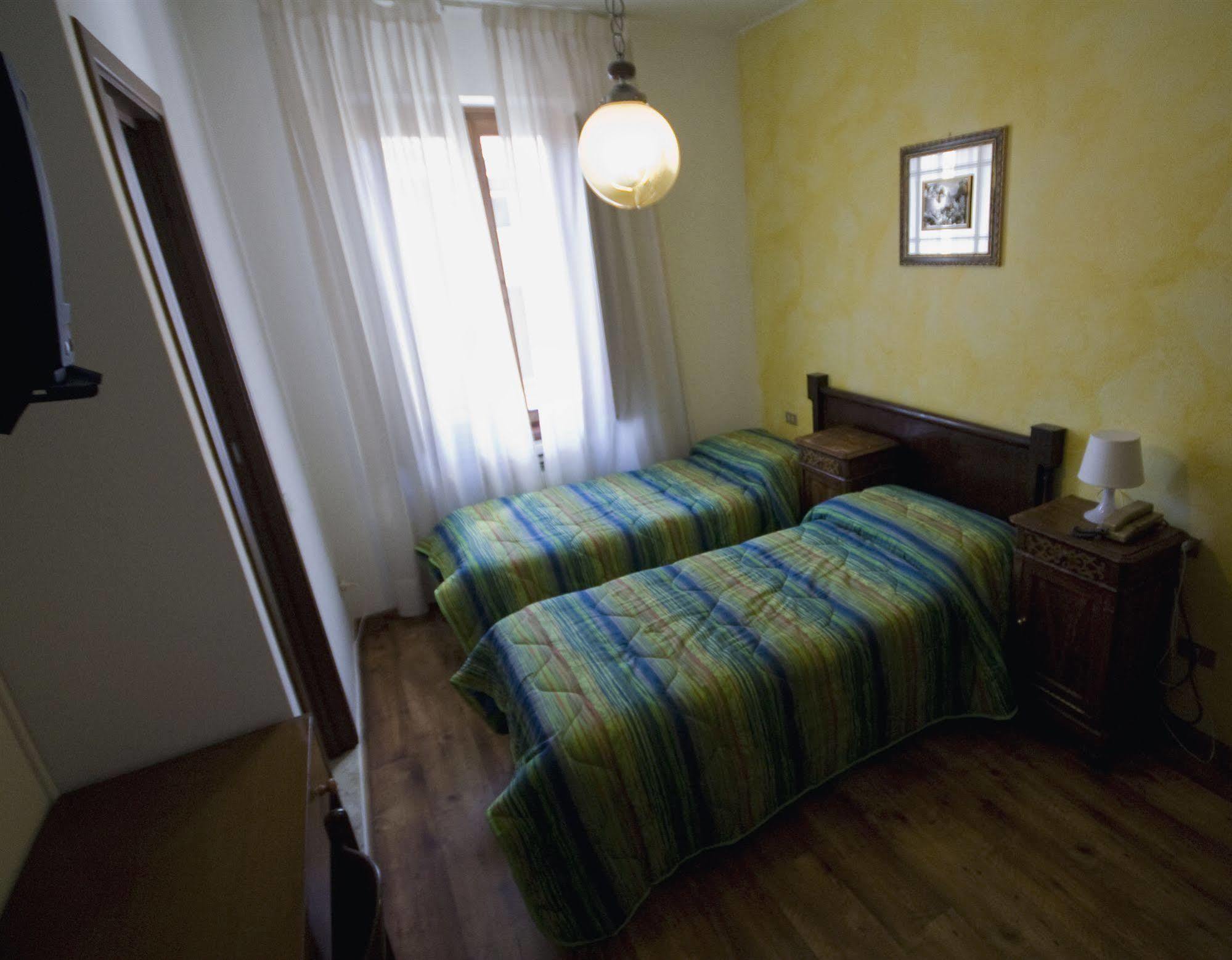 B&B Edelweiss Кастьоне-делла-Презолана Екстер'єр фото